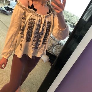 LIKE NEW OFF THE SHOULDER BLOUSE